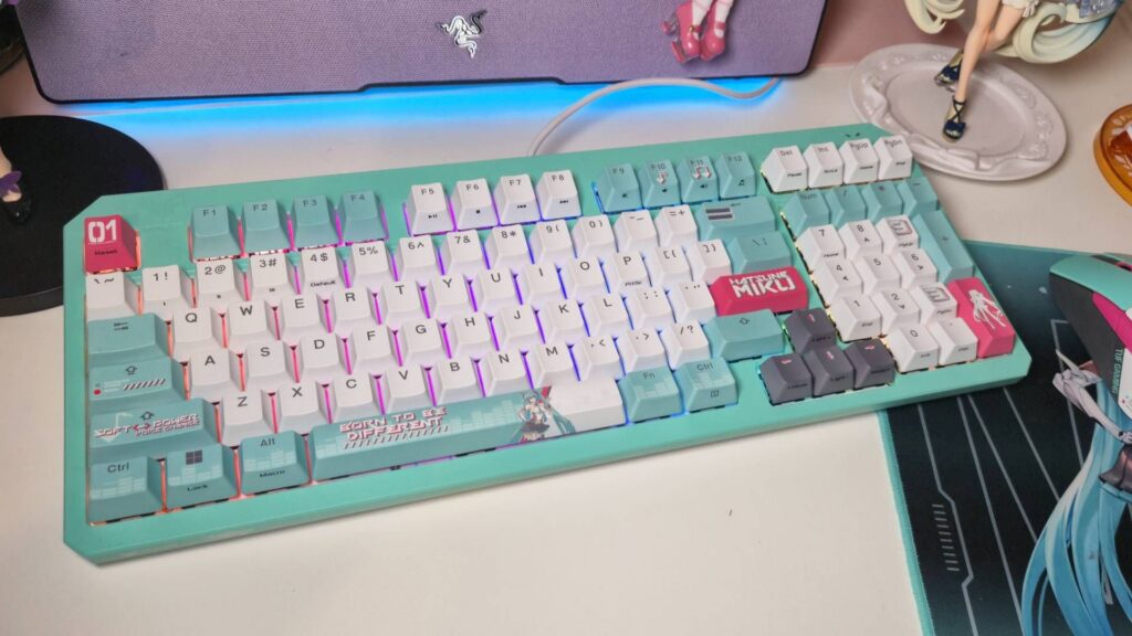 Hey friends – the adorable Hatsune Miku keyboard and mouse you keep asking about just got decent discounts